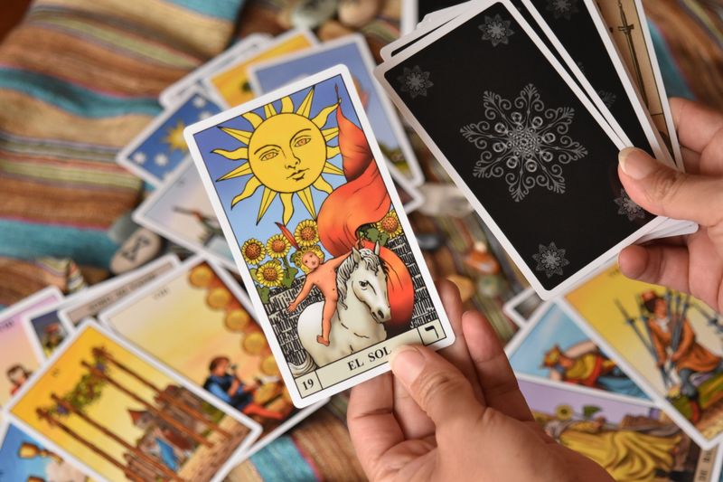 Tarot-Karten und spirituelle Symbole
